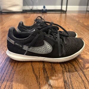 Nike Youth Indoor Soccer Shoes - size 4.5